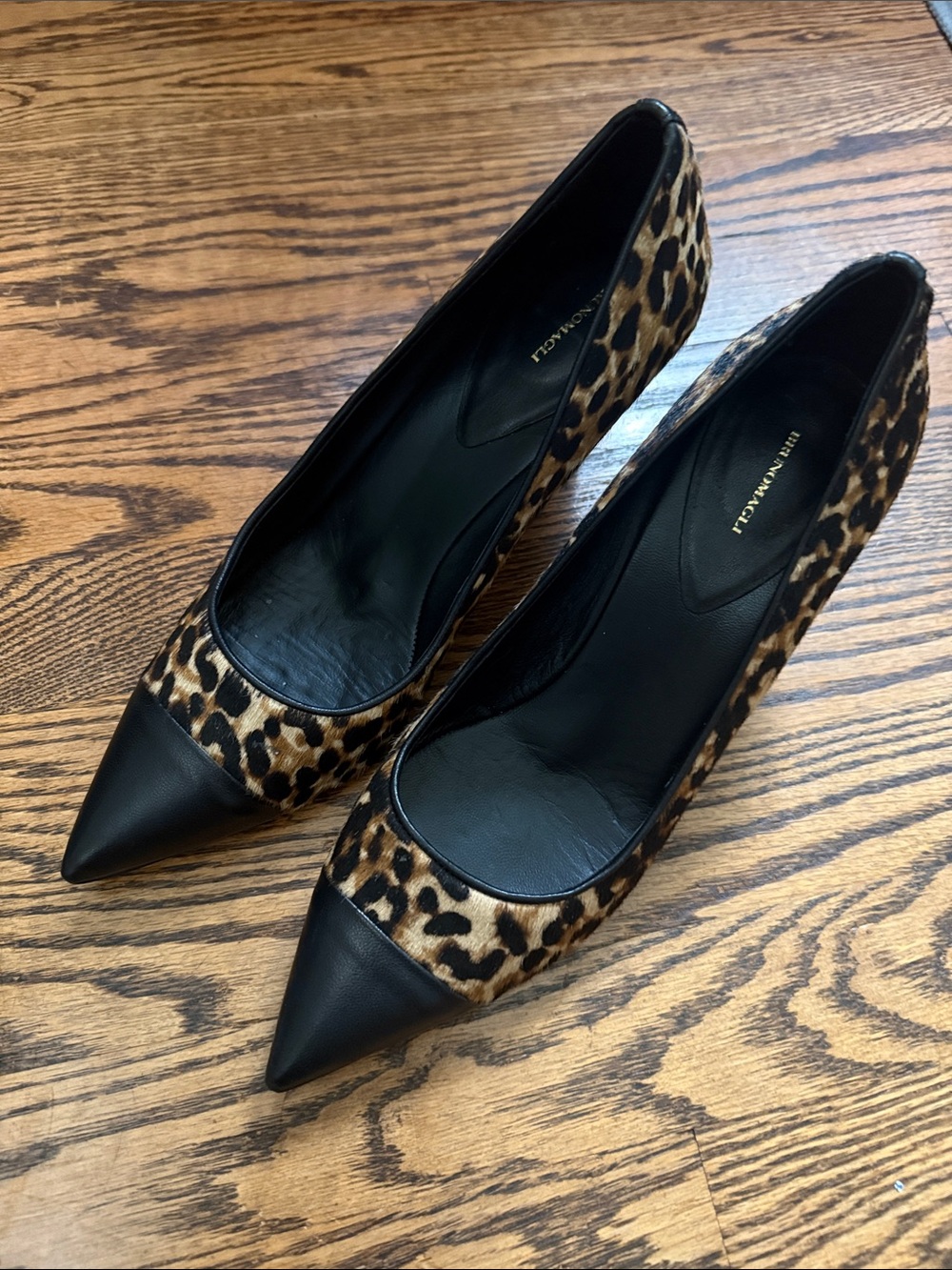 Bruno Magli Leopard Print Pointed Toe Pumps with Black Trim..size 9.5M .. authen